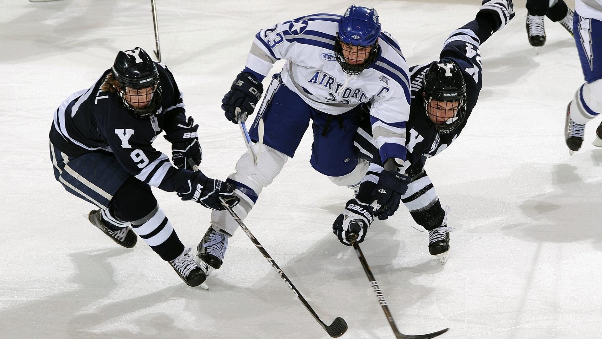 尼尔·巴特尔带领袋鼠队防线屡屡成功化解对方攻势